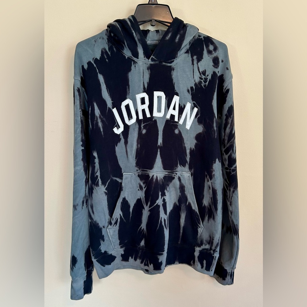 Jordan Men's Black and Gray Tie-Dye Hoodie